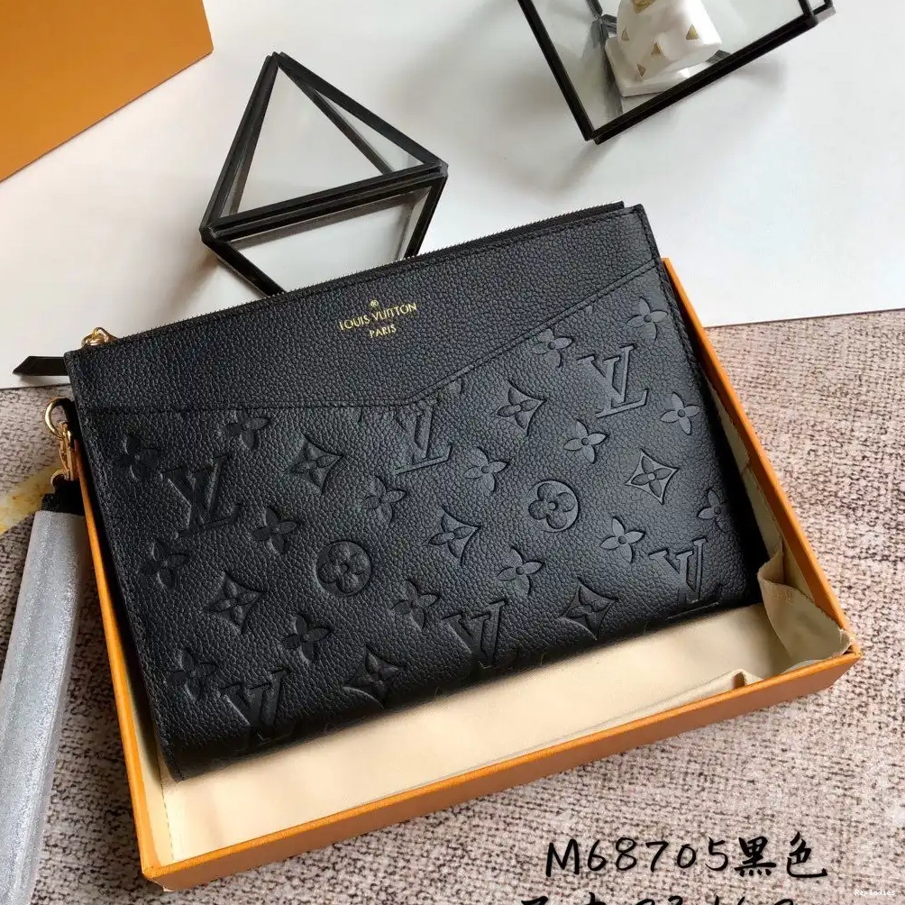 POCHETTE MM MÉLANIE VUITTON LOUIS 0701